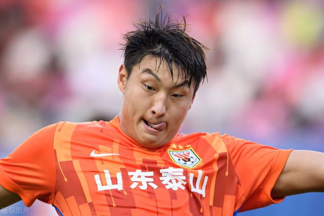 击剑半决赛焦点战:海滨麒麟队鏖战泰山旋风队,新星闪耀。边后卫成为亮点 击剑半决赛焦点战:海滨麒麟队鏖战泰山旋风队,新星闪耀。边后卫成为亮点