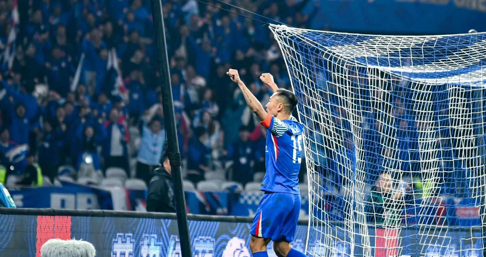 上海申花训练开放日;关键战造点机会引观众欢呼;世俱杯在即;数据层面出现新趋势 上海申花训练开放日;关键战造点机会引观众欢呼;世俱杯在即;数据层面出现新趋势