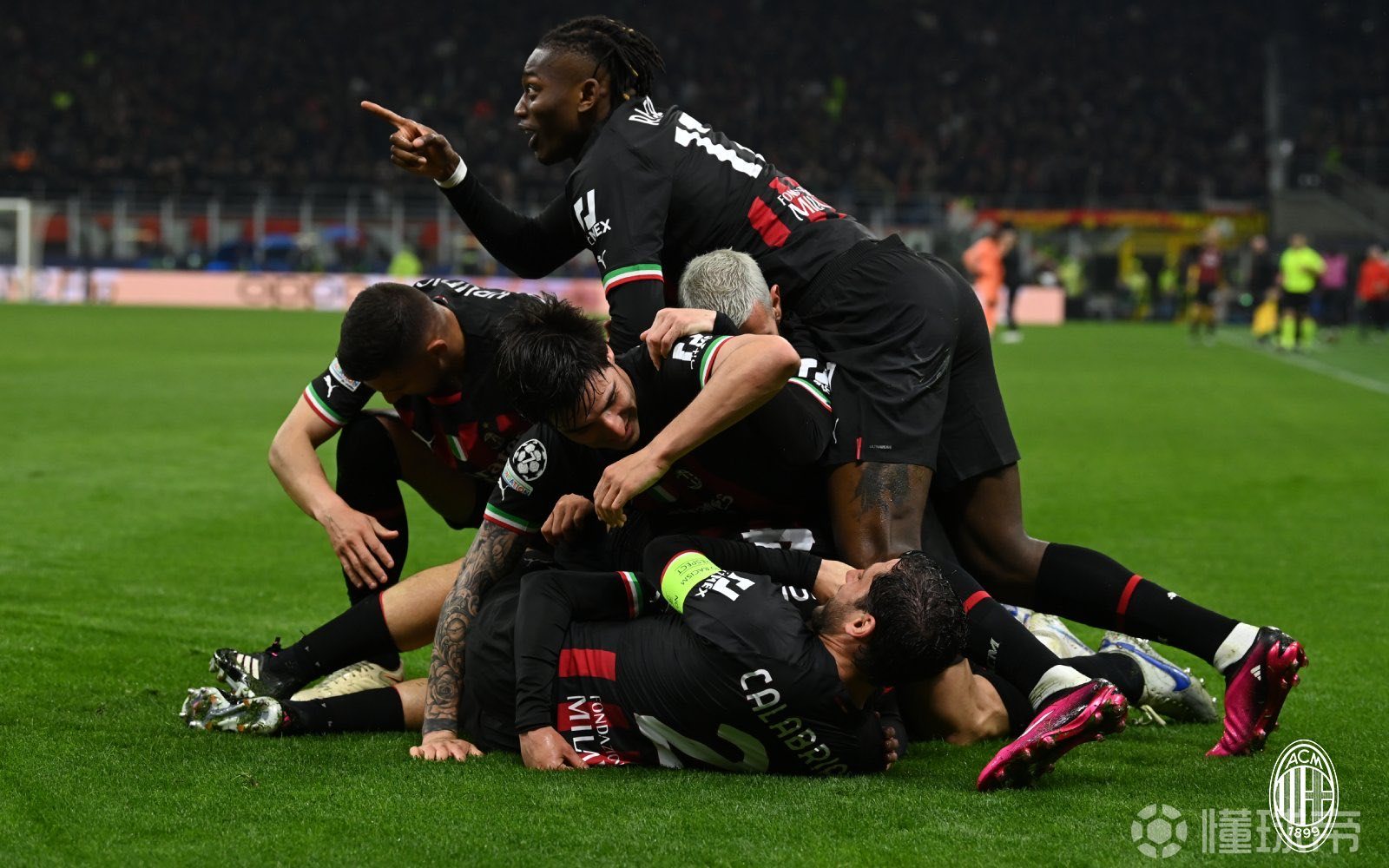 关于今晨欧冠传出新动向,米兰奥林匹亚主帅复盘,高层表态:赛场秩序良好,年轻球员获得机会的信息 关于今晨欧冠传出新动向,米兰奥林匹亚主帅复盘,高层表态:赛场秩序良好,年轻球员获得机会的信息