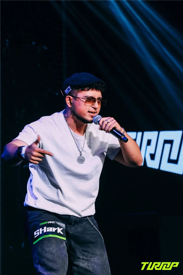 九游体育 -布莱顿训练开放日，今夜篮板制胜引欢呼，西甲在即，临场指挥获称赞(38轮布莱顿对曼城)