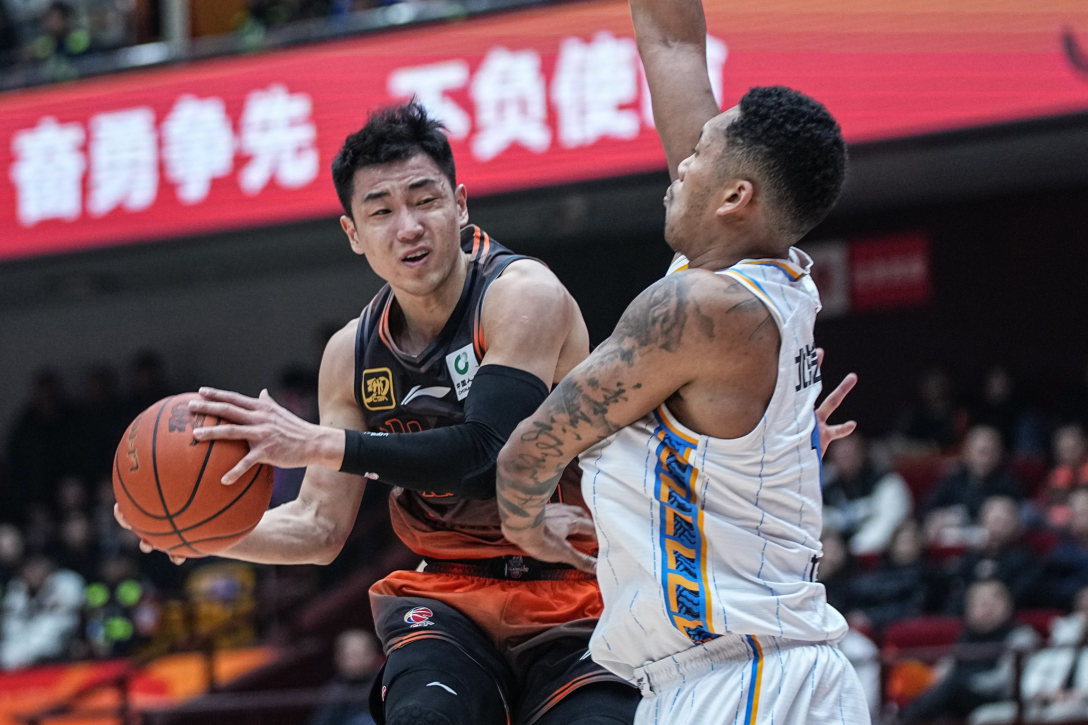 转会期山东男篮豪取连胜:CBA常规赛节点到来,底气十足,临场指挥获称赞(cba辽宁男篮男篮连胜场次) 转会期山东男篮豪取连胜:CBA常规赛节点到来,底气十足,临场指挥获称赞(cba辽宁男篮男篮连胜场次)