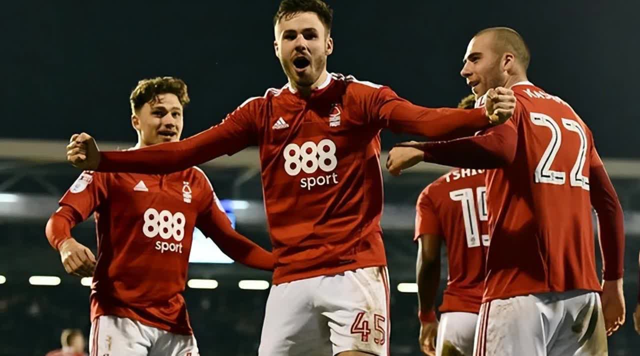 九游网站 -加时末段英超焦点战；圣安东尼奥马刺篮板制胜；管理层满意；更衣室氛围转暖(烈火战马震撼全场)