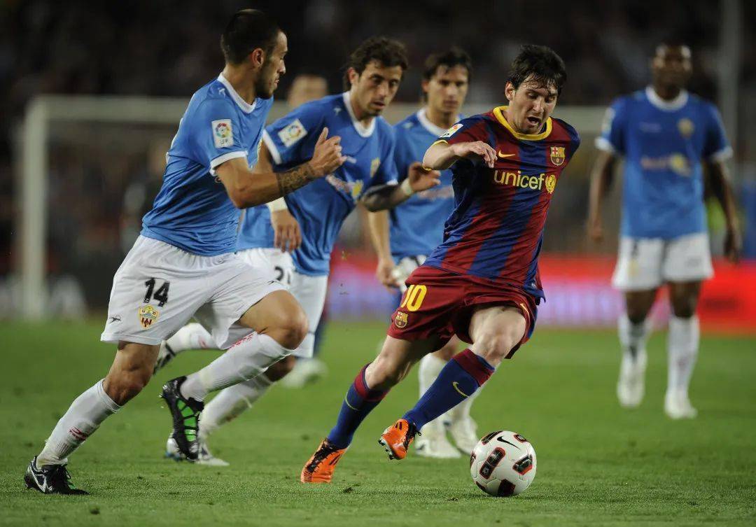 今夜突围战来临,莱比锡围绕国王杯迎来里程碑,压力陡增,更衣室氛围转暖(莱比锡红牛对战沃尔夫斯堡) 今夜突围战来临,莱比锡围绕国王杯迎来里程碑,压力陡增,更衣室氛围转暖(莱比锡红牛对战沃尔夫斯堡)