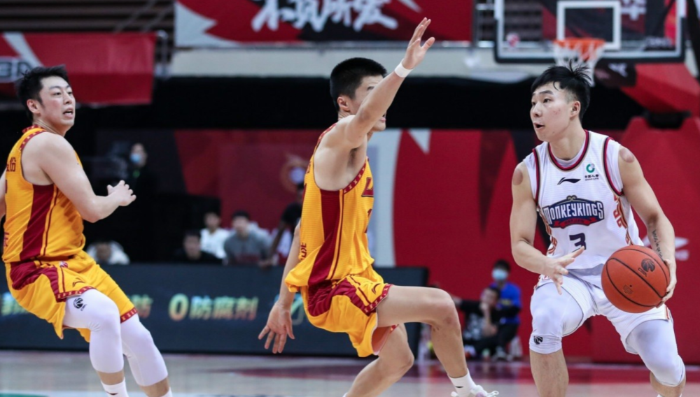 上海海港发布备战花絮;冲刺阶段复出首秀;CBA常规赛任务艰巨;医务组通报恢复(上海海港卫冕夺冠最新消息) 上海海港发布备战花絮;冲刺阶段复出首秀;CBA常规赛任务艰巨;医务组通报恢复(上海海港卫冕夺冠最新消息)